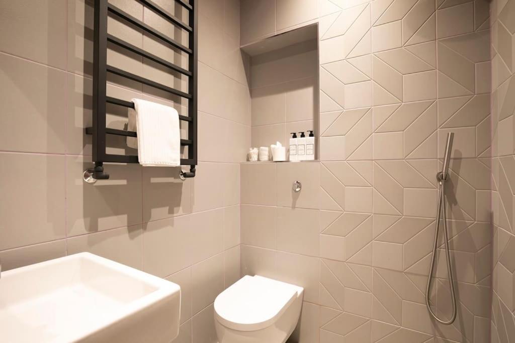 Hammock Heights! Hot Tub,Private Garage,Citycentre แมนเชสเตอร์ ภายนอก รูปภาพ